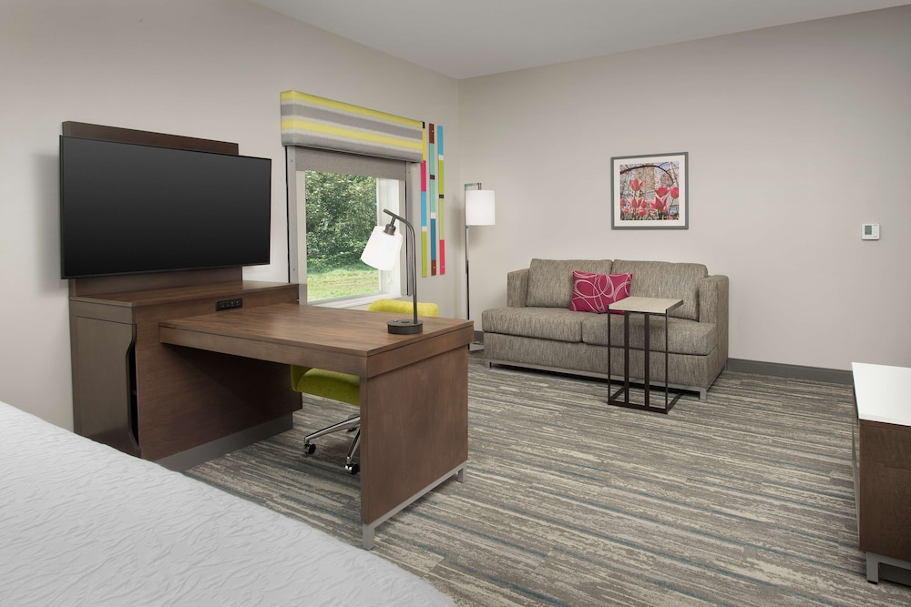 Hampton Inn & Suites Charlotte Airport Lake Pointe - photo 12