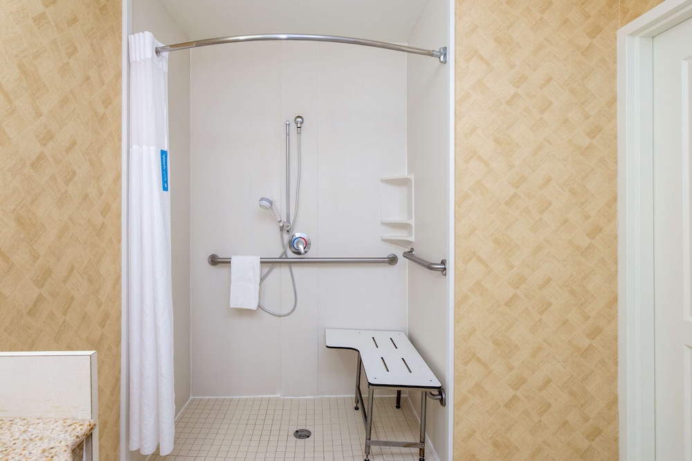 Hampton Inn & Suites Jacksonville Deerwood Park - photo 55