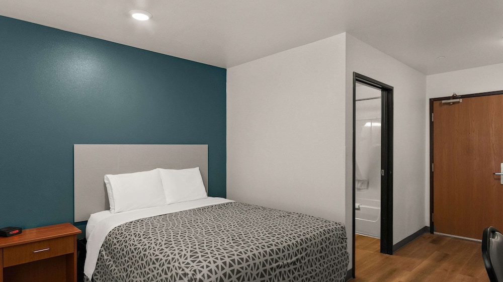 WoodSpring Suites Evansville East - photo 11