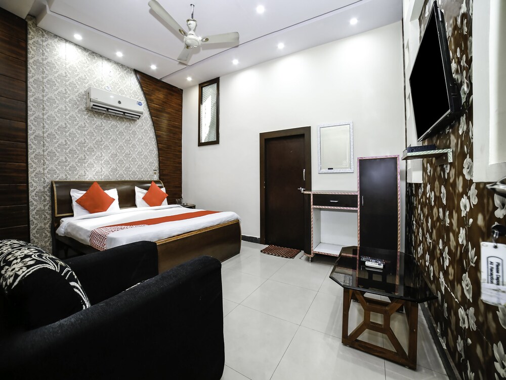 OYO 28071 Hotel Prakash Regency in Jhansi, India