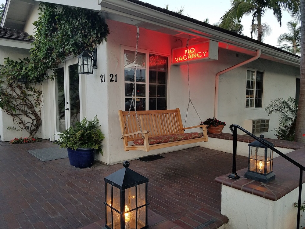 Marina Beach Motel - photo 2