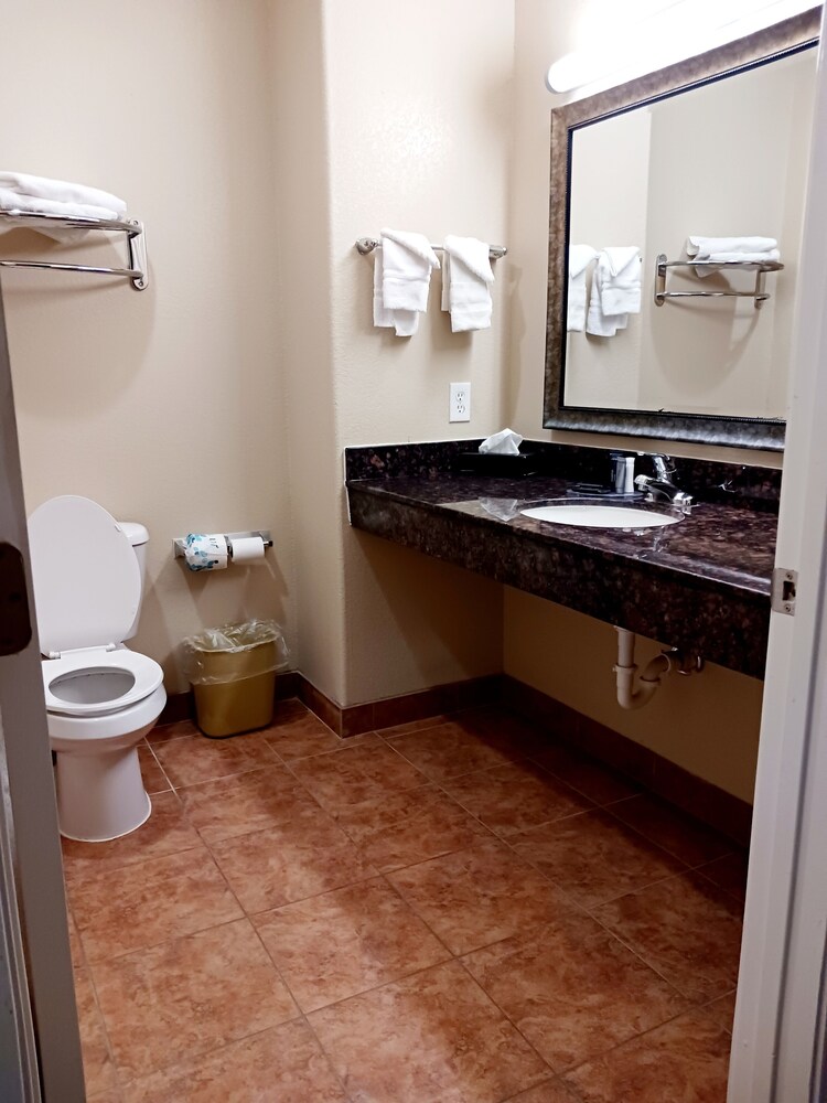 Yorktown Inn And Suites - photo 59