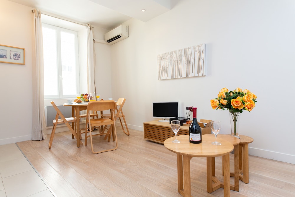 Le Cosy YourHostHelper - last minute hotel in Cannes