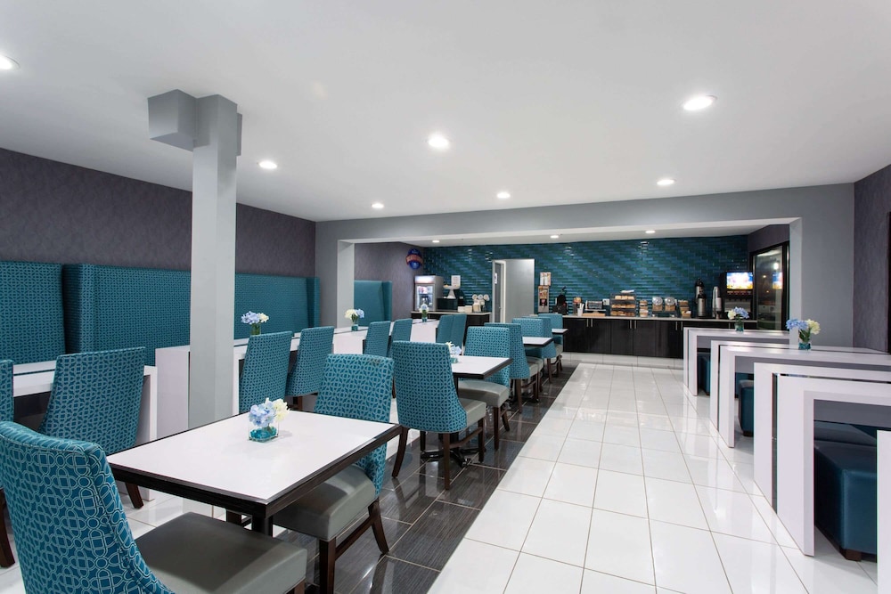 Baymont by Wyndham Charlotte University - photo 12