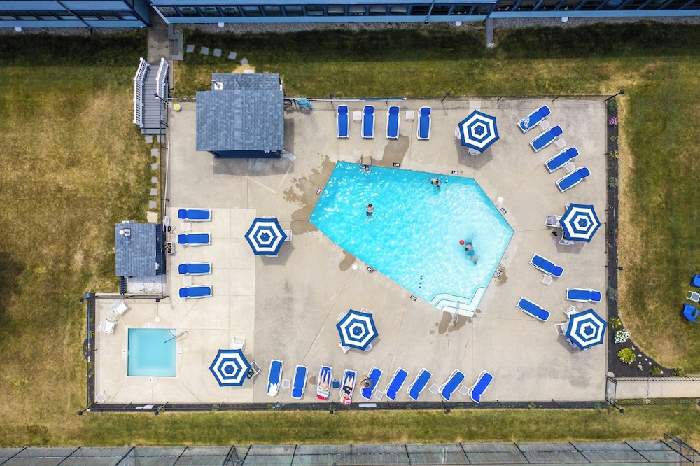 Nautical Mile Resort — hotel in Wells