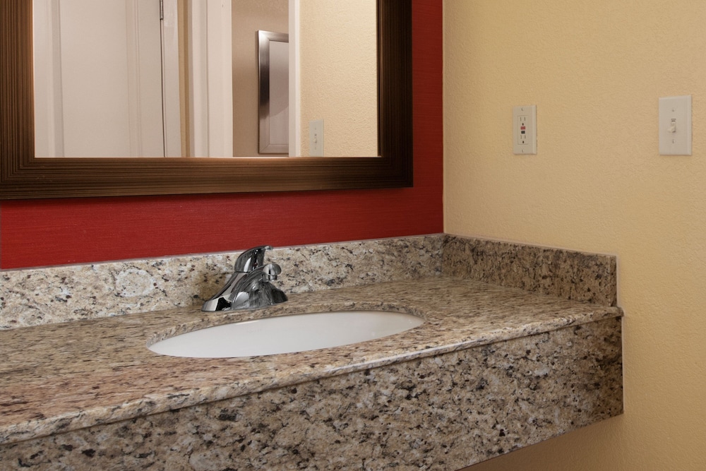 Courtyard by Marriott Dallas Plano in Legacy Park - photo 13