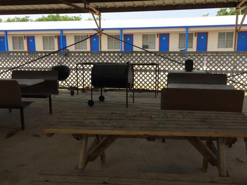 Relax Inn Goldthwaite - photo 15