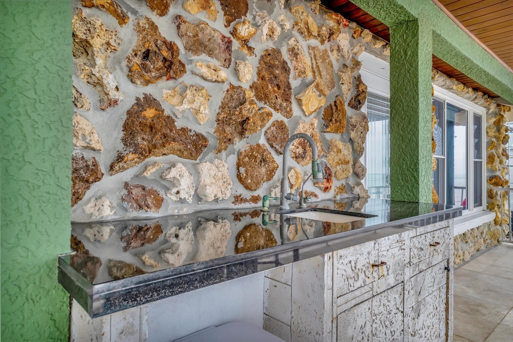 Stones Throw Beachfront Luxury Suites - photo 57
