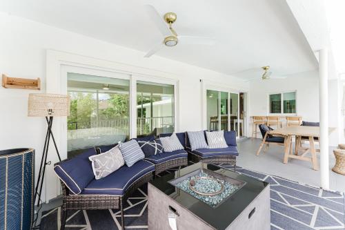 Beachside 2br 2ba Pool & Balcony Steps To Boca Beach — 4-Star Luxury Hotel in Boca Raton, United States