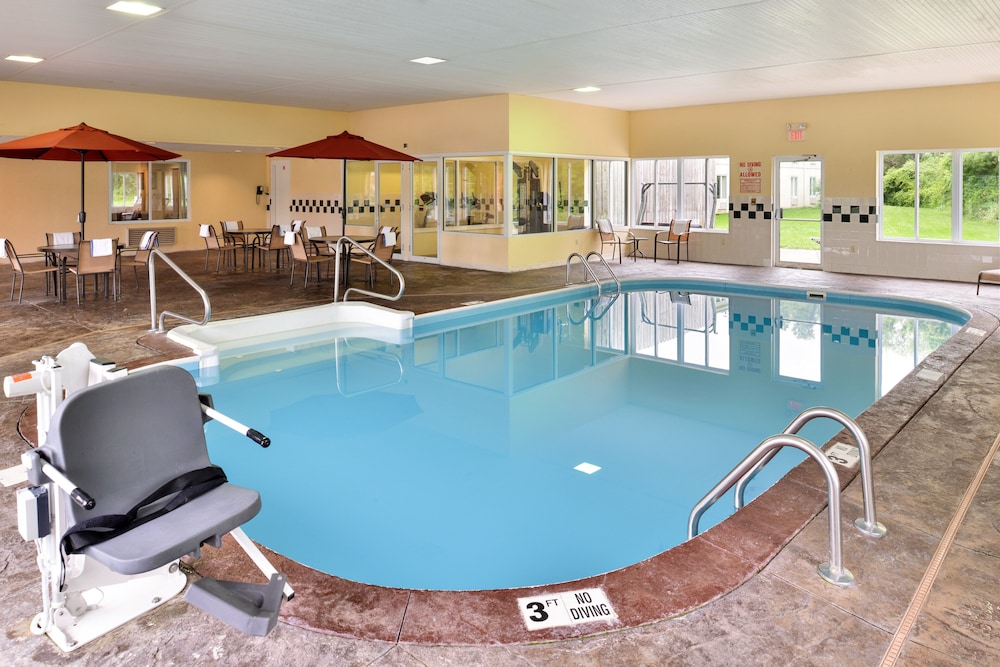 Red Roof Inn Sandusky Milan - photo 12