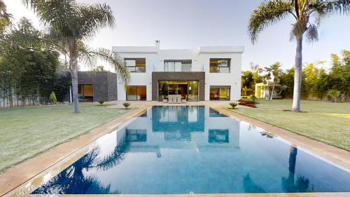 Villa S Luxurious 8 masterbedrooms villa on 3000m2 close to all amenities Golf and heart of Souissi — 4-Star Luxury Hotel in Rabat, Morocco