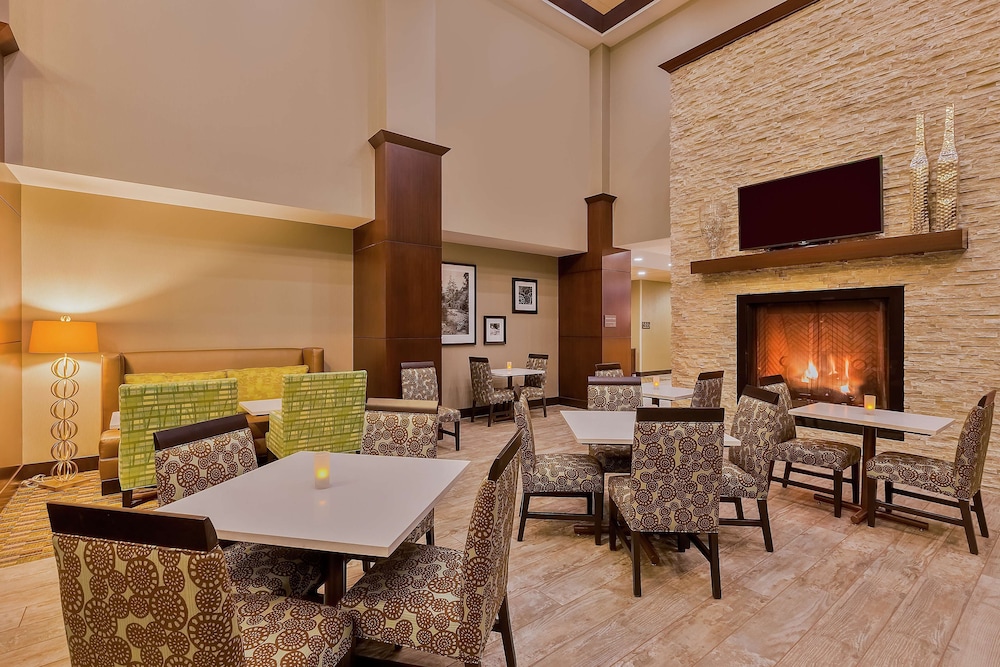 Hampton Inn & Suites Bend - photo 43