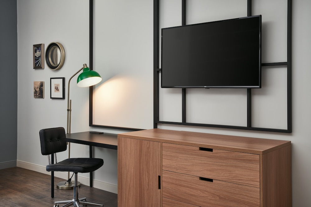 Hotel Indigo Tallahassee Collegetown by IHG - photo 25