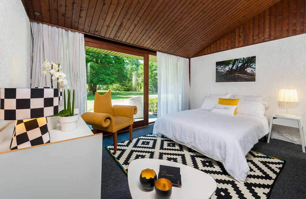 Maison Domaine De Bellevue — 4-Star Luxury Hotel in Merignac, France