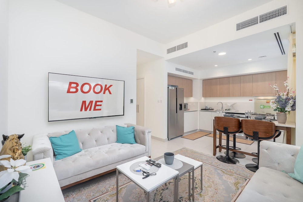 Free housekeeping visits during your stay StayShort Exceptional 4 Bedroom Villa Perfect for Everyone — 4-Star Luxury Hotel in Dubai, United Arab Emirates