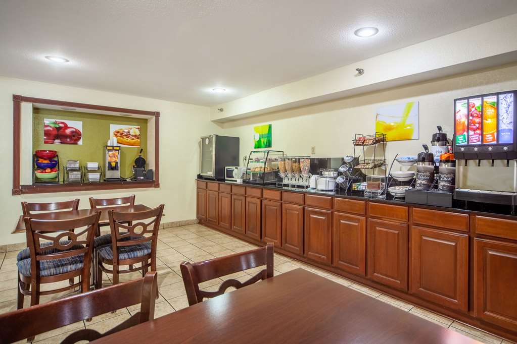 Quality Inn Lincoln Cornhusker - photo 24