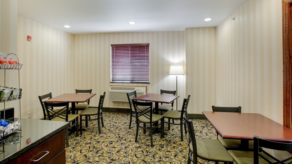 Cobblestone Inn & Suites Clintonville - photo 48