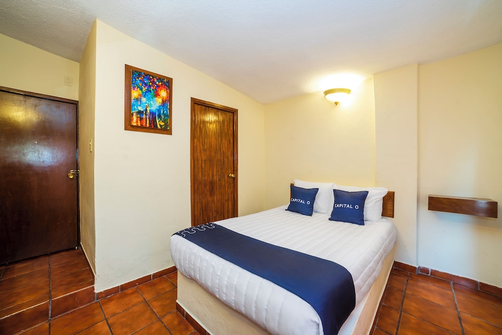 Capital O Hotel Casa Blanca in Celaya, Mexico
