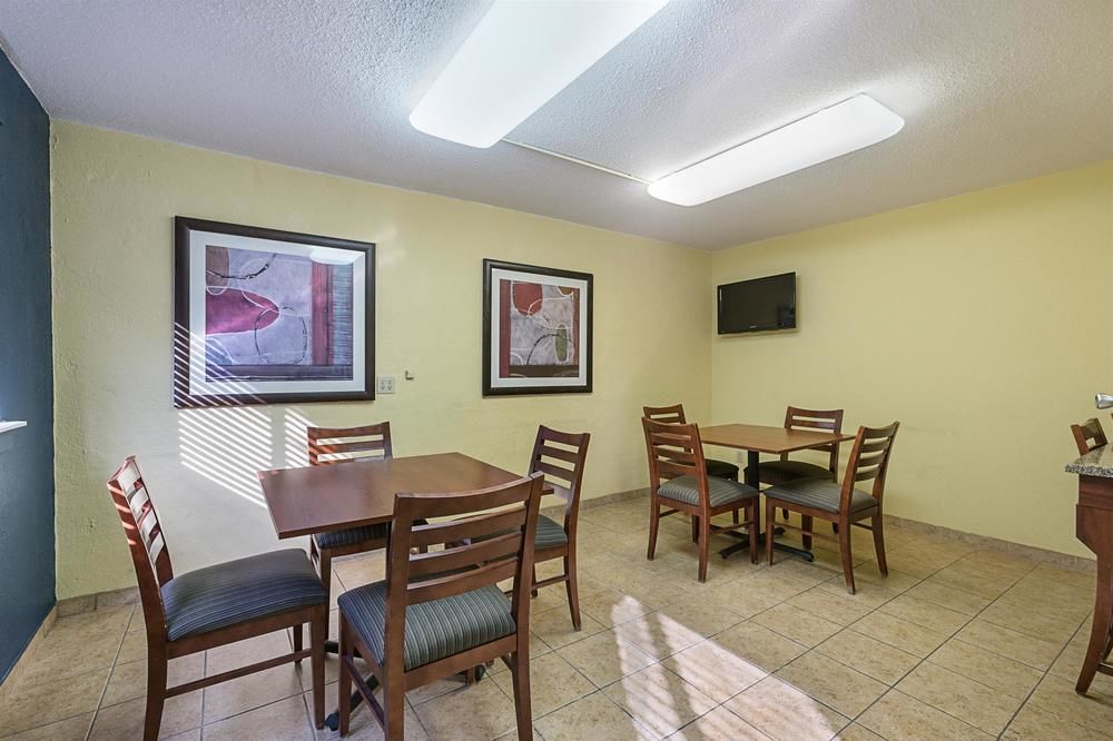 Motel 6 Moline - photo 19