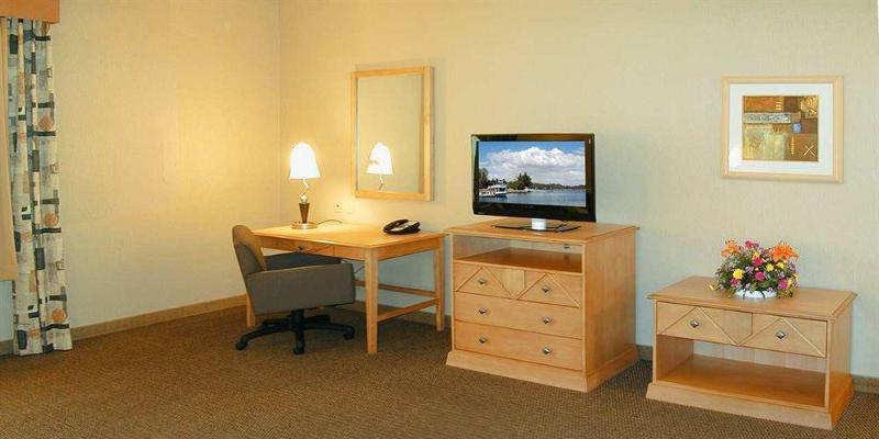 Hampton Inn & Suites Highland - photo 13