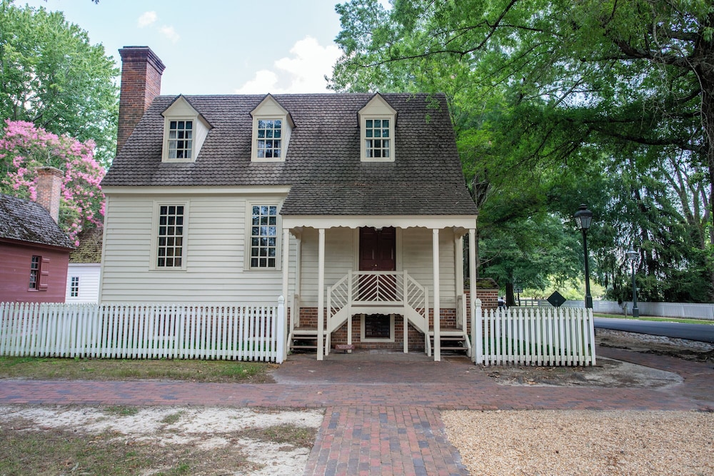Colonial Houses an Official Colonial Williamsburg Hotel in Williamsburg, United States