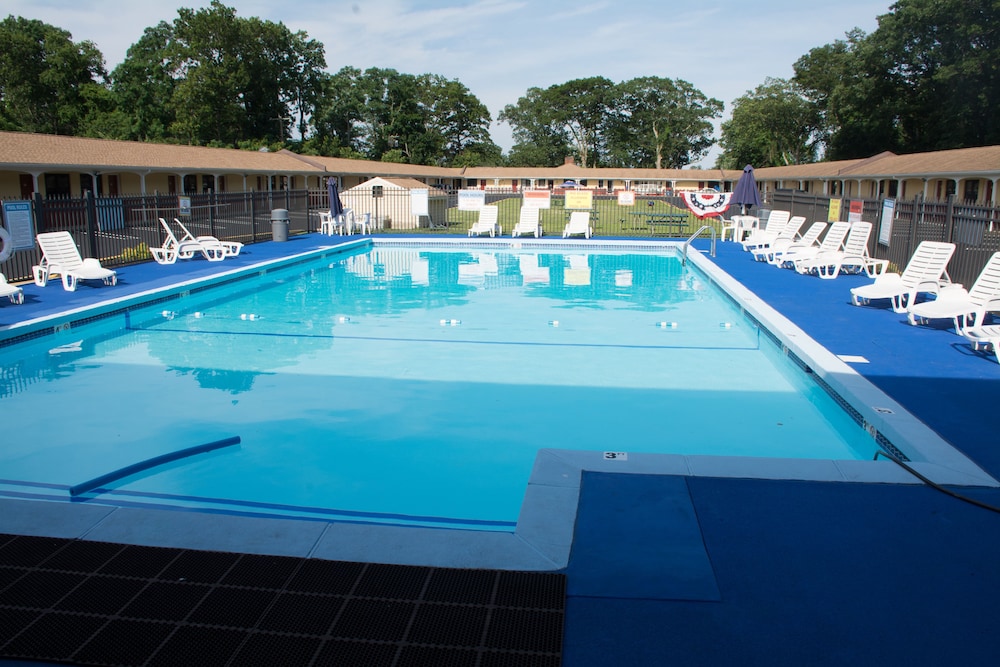 Atlantic Inn & Suites - photo 42