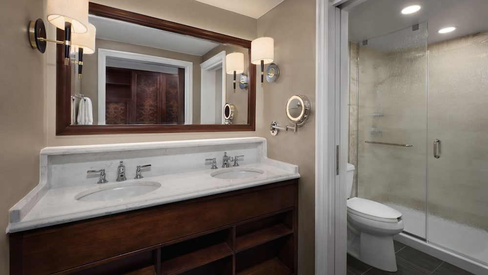 Disney's Yacht Club Resort - photo 7