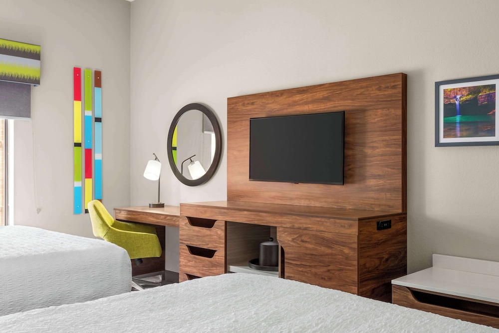Hampton Inn & Suites Springfield MO - photo 12