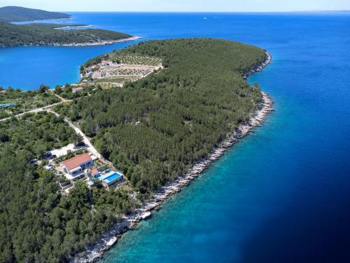 Villa Serenity — 4-Star Luxury Hotel in Hvar, Croatia