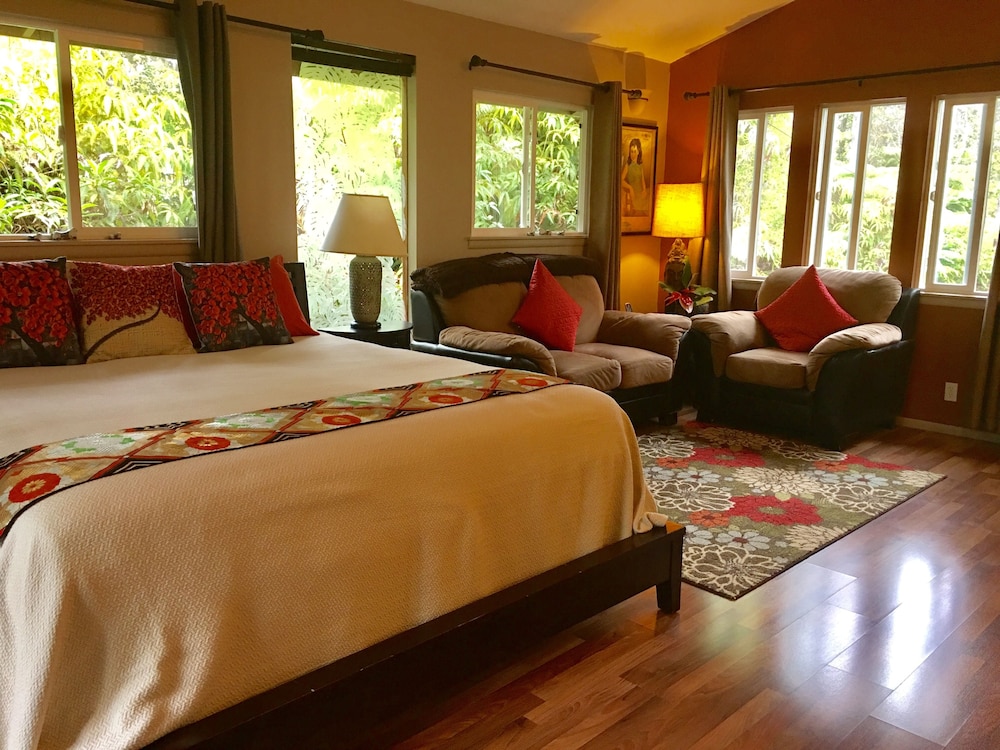 Volcano Singing Forest Cottage — 4-Star Luxury Hotel in Volcano, United States