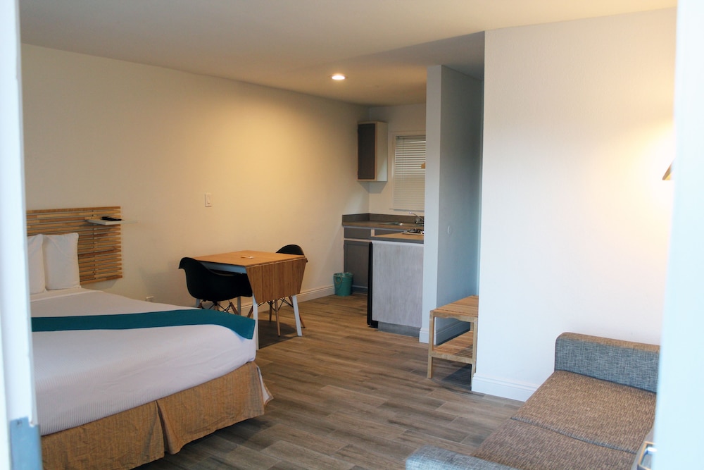 Hotel Point Loma - photo 10