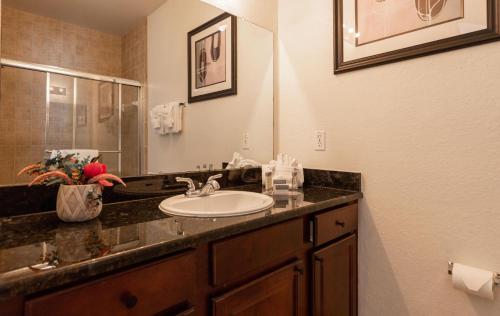 Tuscana Resort 2 Bedroom Condo Clubhouse Access 8 miles to Disney 2 Condo - photo 9