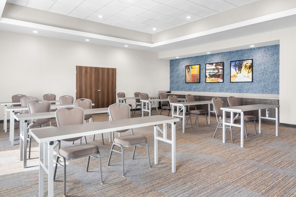 Home2 Suites by Hilton Dallas Grand Prairie - photo 42