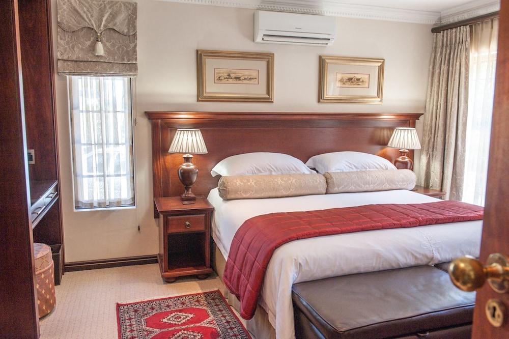 Blaauwheim Guest House — 5-Star Luxury Hotel in Cape Town, South Africa
