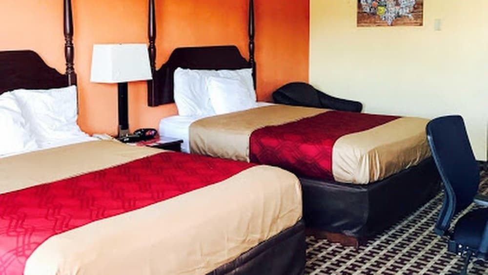 Milan Inn & Suites - photo 17