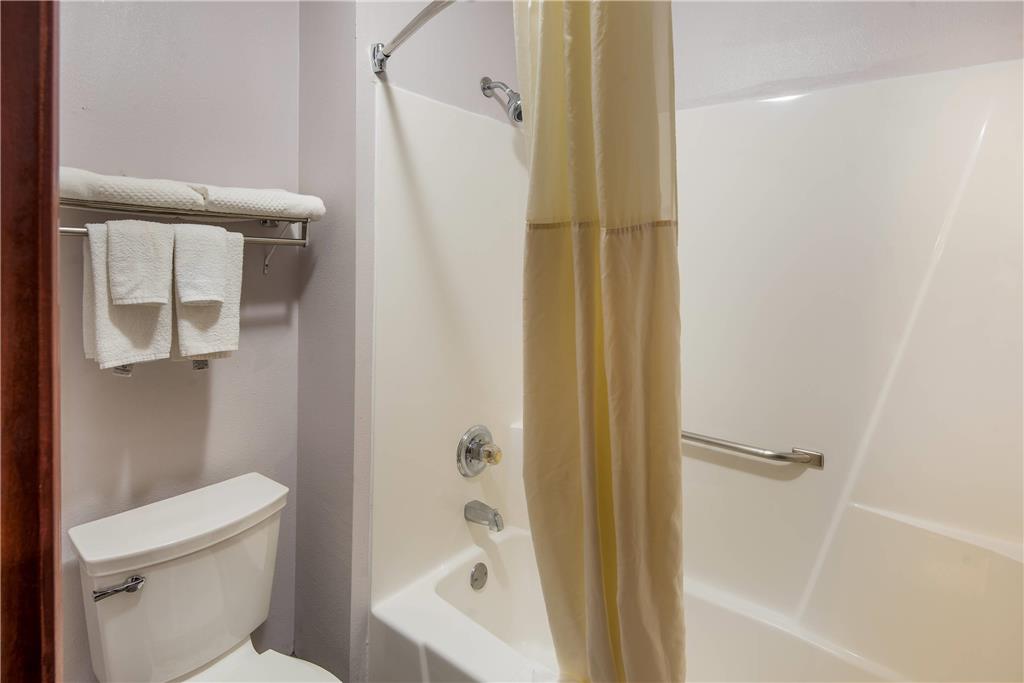 Quality inn & Suites Cincinnati I 275 - photo 16