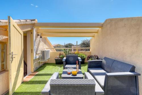 T3 duplex 18m2 terrace with sea view close to the beach in Le Lavandou, France