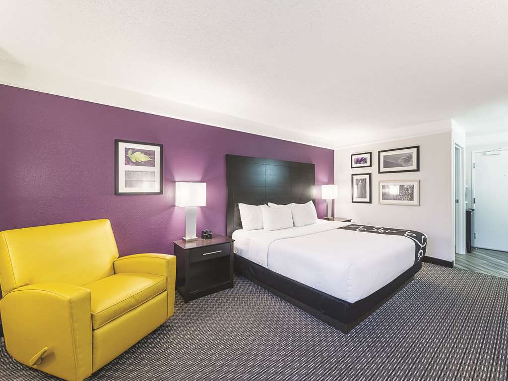La Quinta Inn & Suites by Wyndham Austin Round Rock - photo 30