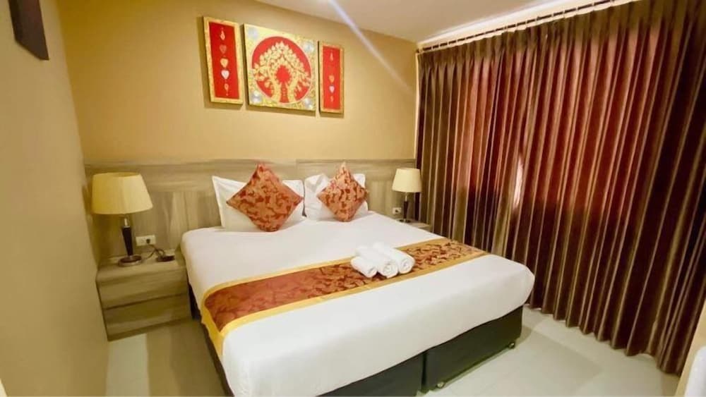 Top High Airport Link Hotel