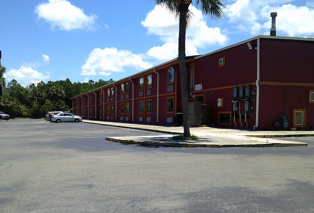 Metro Inn & Suites - photo 24