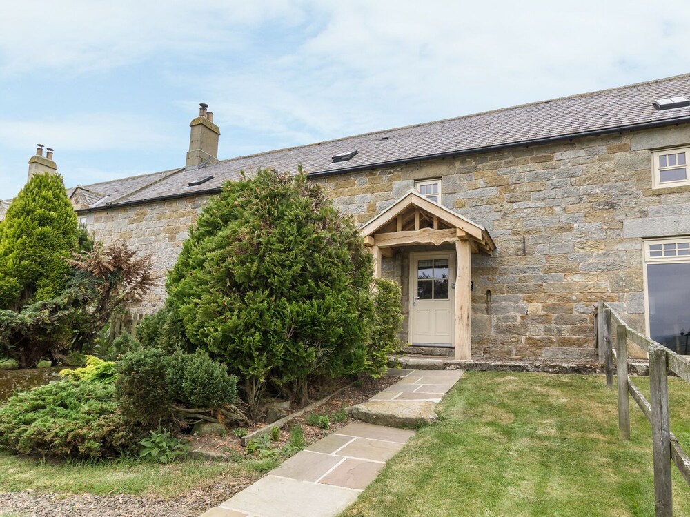 The Jungle Nook Romantic Hideaway with Log Burner — 4-Star Luxury Hotel in Berwick-Upon-Tweed, United Kingdom