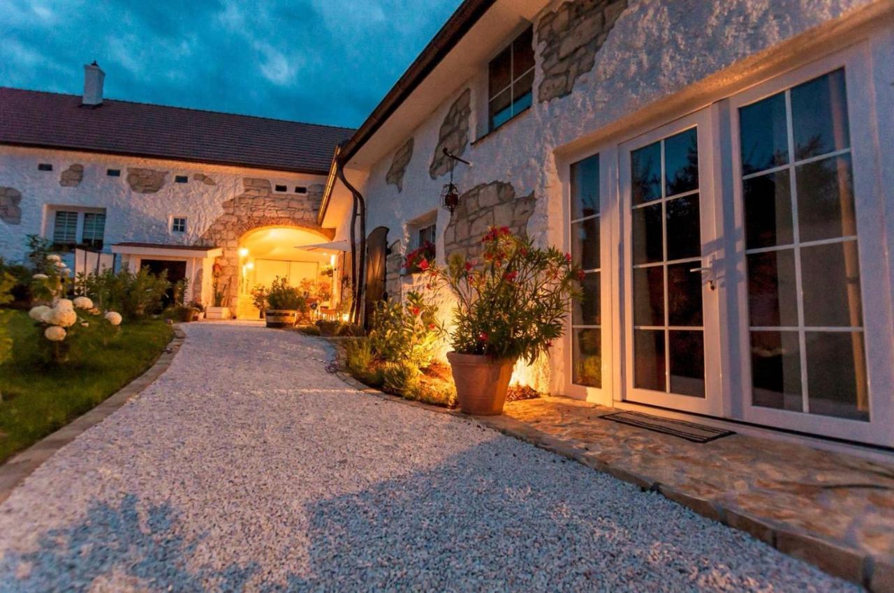 Haus Diogenes — 4-Star Luxury Hotel in Moerbisch Am See, Austria