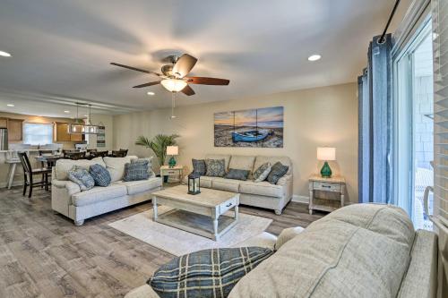 Retreat with BBQ and Balcony 1 Block to Boardwalk — 4-Star Luxury Hotel in Wildwood, United States