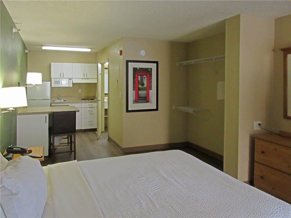 Suburban Studios Raleigh Crabtree Valley - photo 17