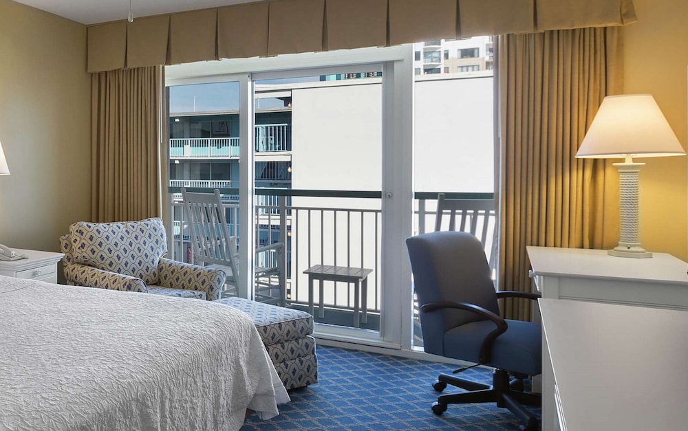 Hampton Inn & Suites Myrtle Beach Oceanfront - photo 10