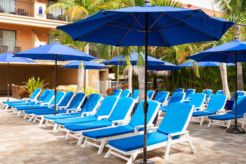 Coconut Cove All Suite Hotel - photo 17