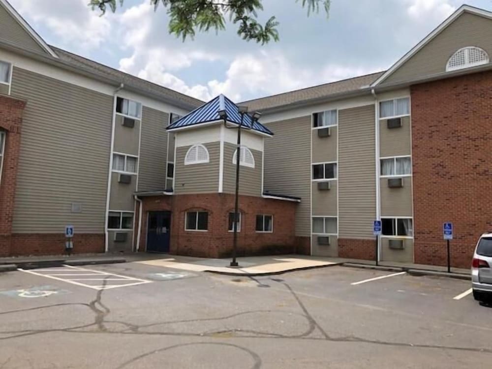 InTown Suites Extended Stay Cincinnati OH Colerain - photo 22