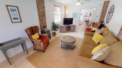 1603 Lovell Avenue Lower by Tybee Vacation Rentals — 4-Star Luxury Hotel in Tybee Island, United States