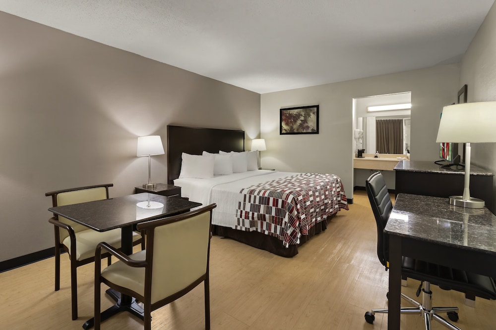 Red Roof Inn & Suites Cave City - photo 11