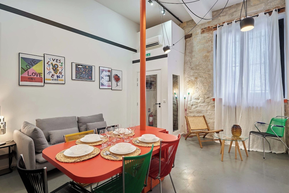 Superb Apartment Le Marais Center of Paris — 4-Star Luxury Hotel in Paris, France